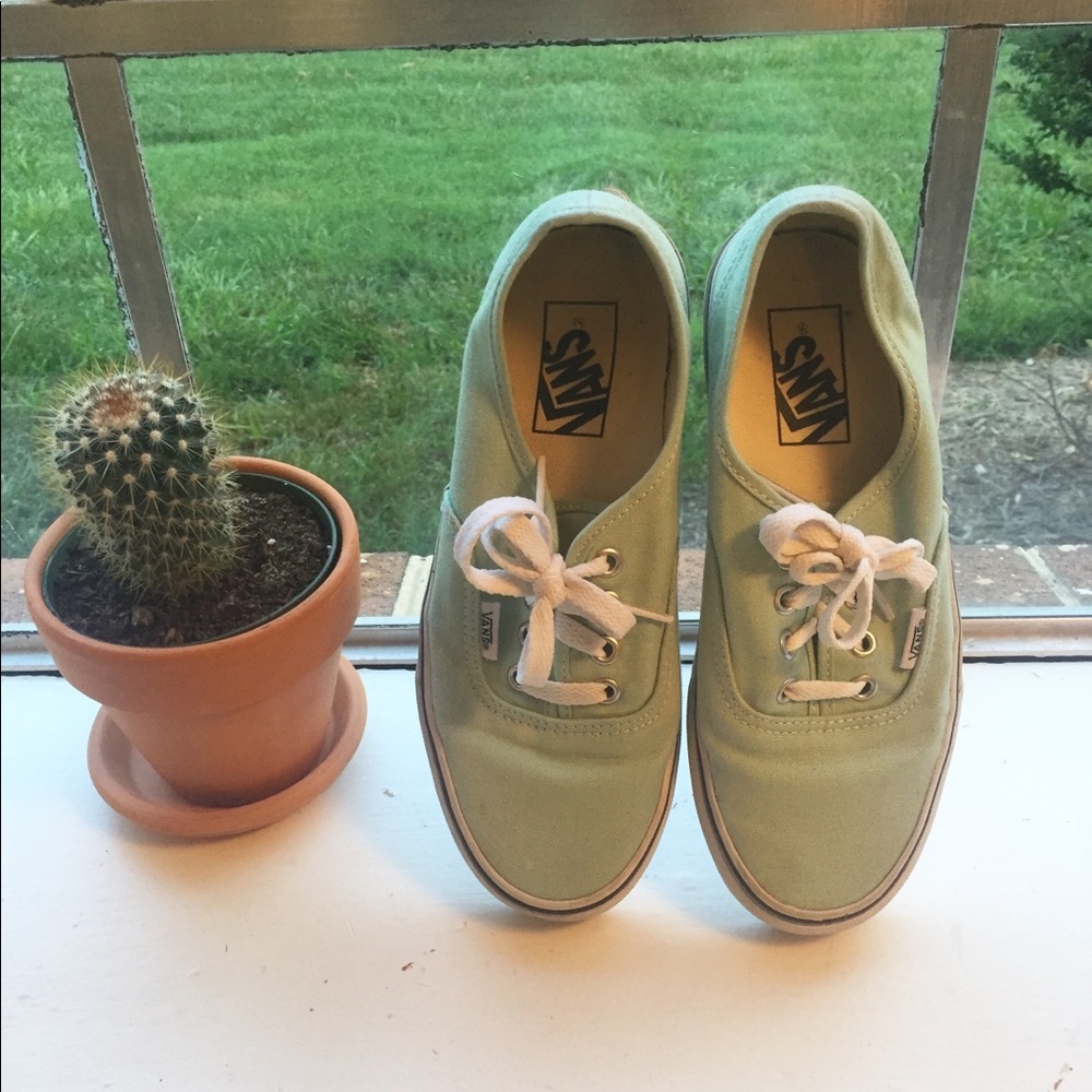 Women’s Authentic Vans 6.5
